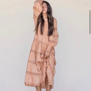 The Clothing Company Apricot midi Dress - size S